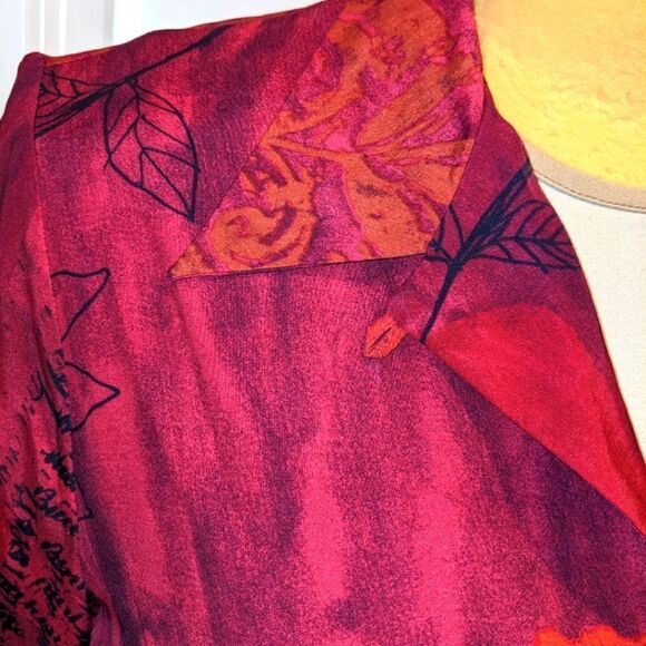 $5 Item! St. Michael Marks & Spencer Size 16 Red Watercolour Floral Blouse - Picture 2 of 10